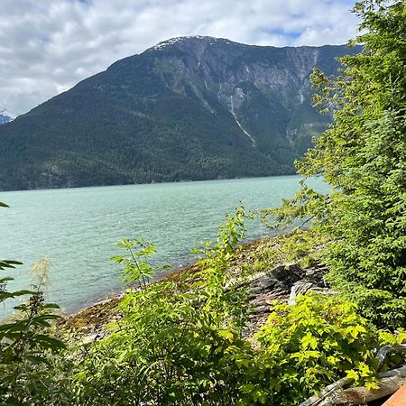 Cumbrian Inn Bella Coola エクステリア 写真