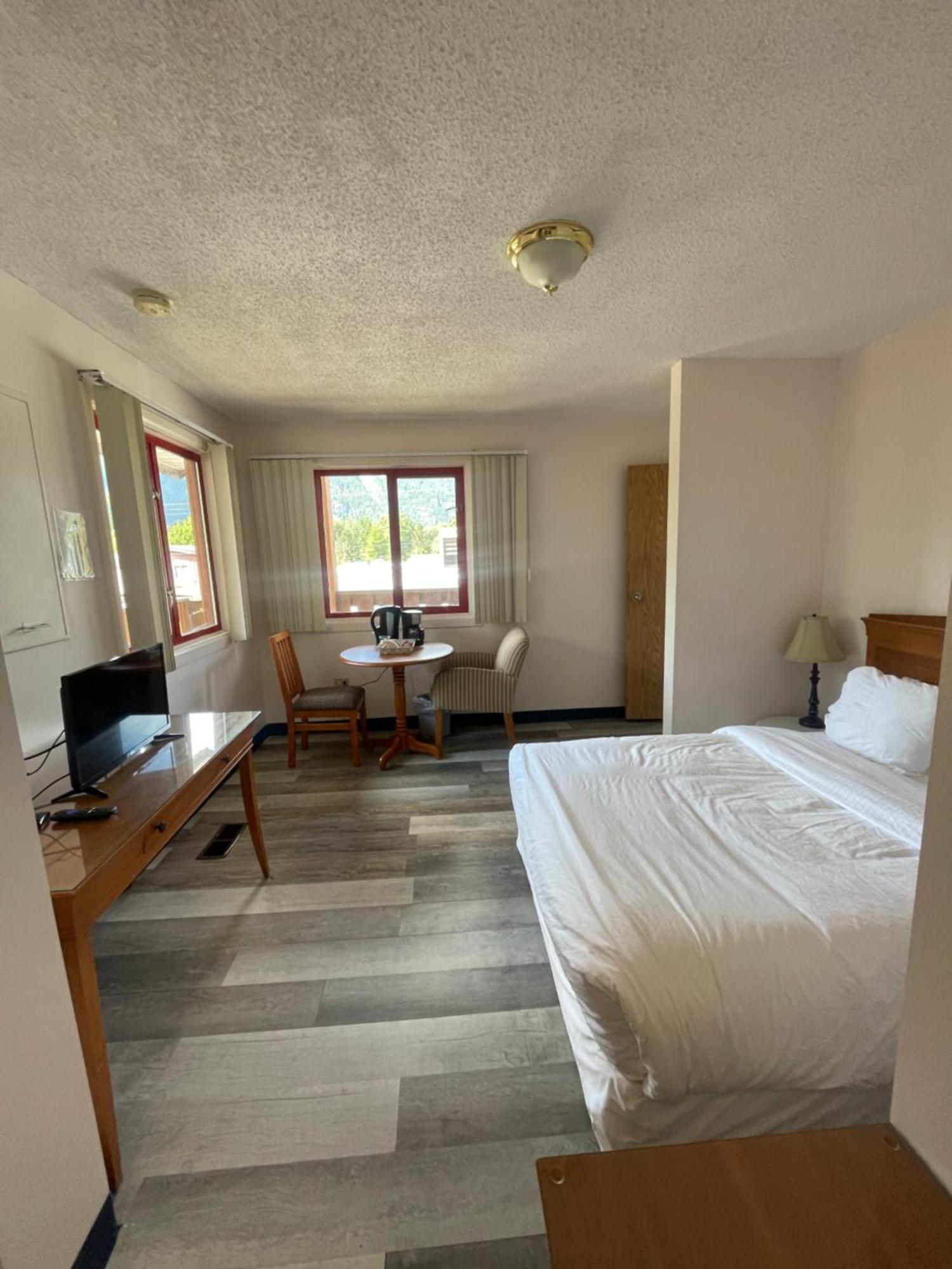 Cumbrian Inn Bella Coola エクステリア 写真