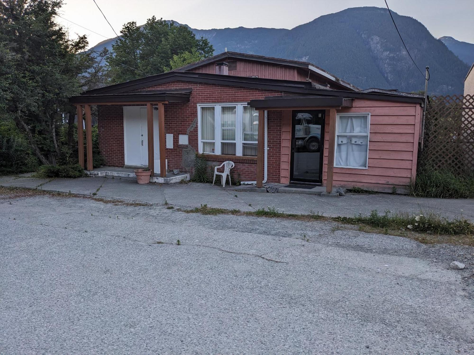 Cumbrian Inn Bella Coola エクステリア 写真